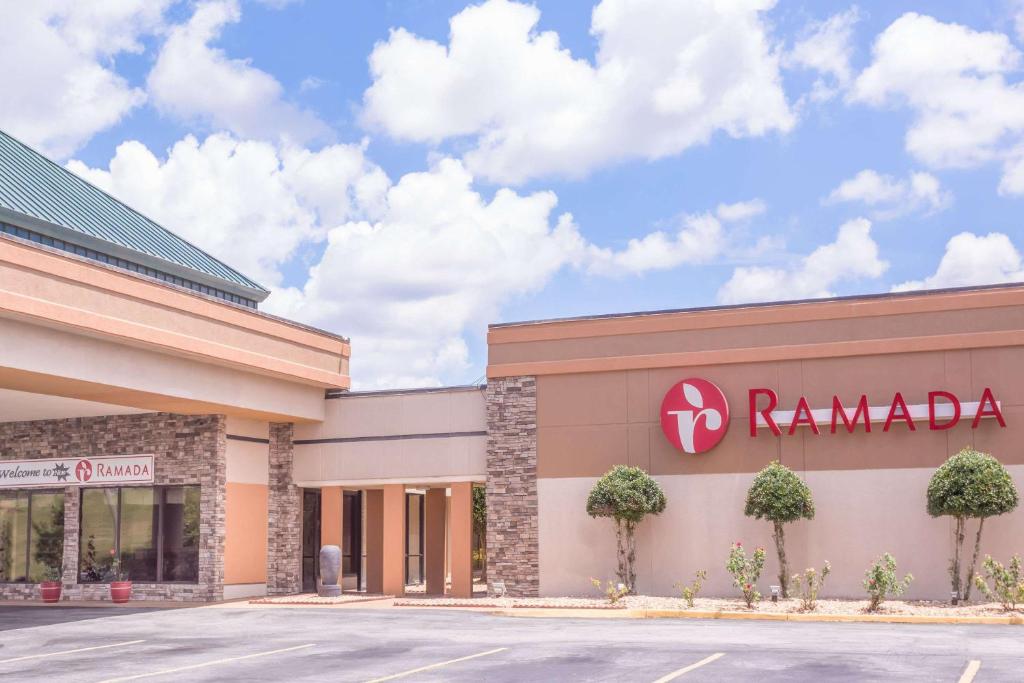 Ramada by Wyndham Macon Main image 1